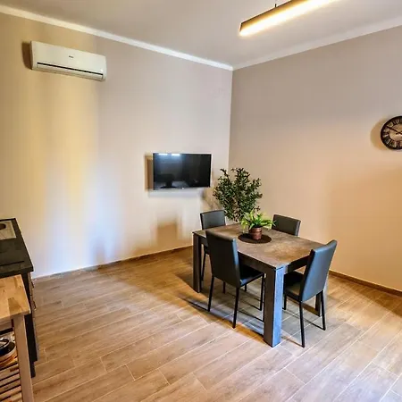 Sea Lion Apartment Trani Exterior photo